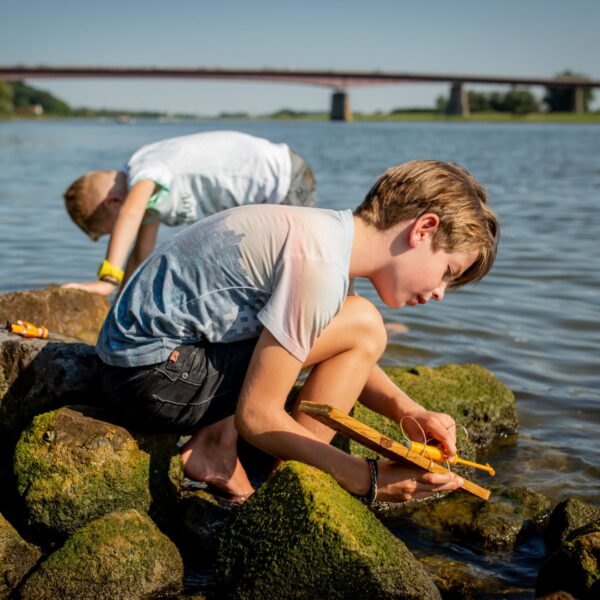 Huckleberry motorboat Huckleberry – Make Your Own Motor Boat, maak je eigen motorboot