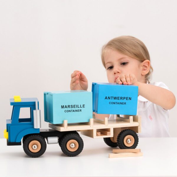 Vrachtwagen met 2 containers4 New Classic Toys Vrachtwagen met 2 containers Havenlijn