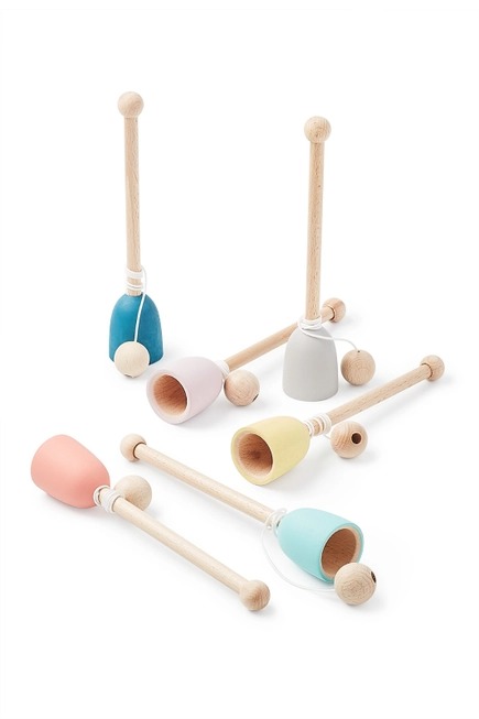 Beker en bal blauw1 Me & Mine Beker en bal hout koraal