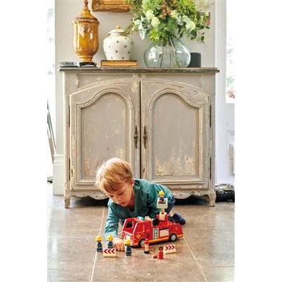 Brandweerwagen3 Tender leaf toys brandweerwagen hout