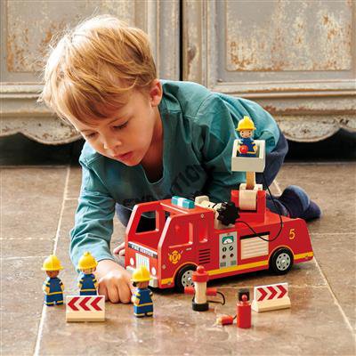 Brandweerwagen6 Tender leaf toys brandweerwagen hout