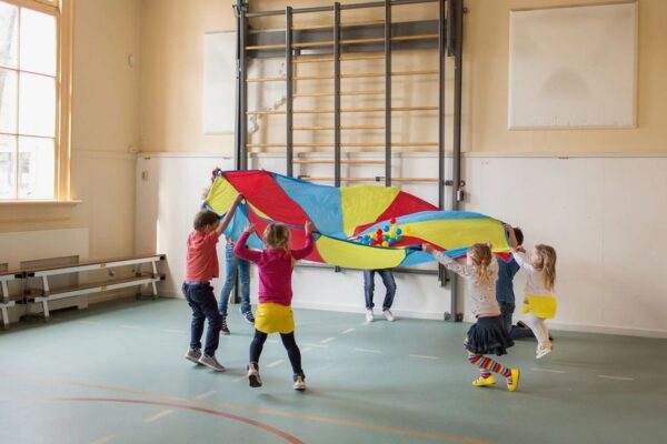 Parachute BS Toys Parachute Vang- en Werpspel – Teamspel 4+ binnen en buiten