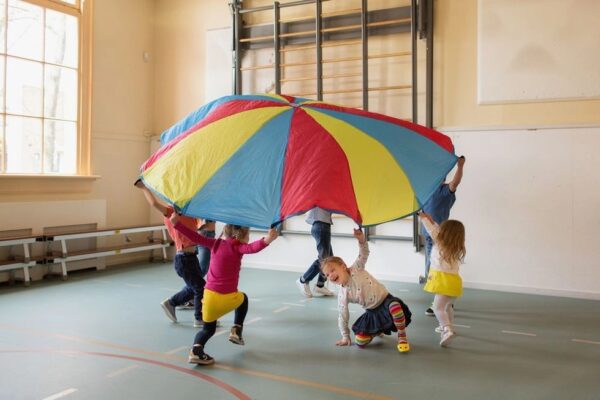 Parachute7 BS Toys Parachute Vang- en Werpspel – Teamspel 4+ binnen en buiten
