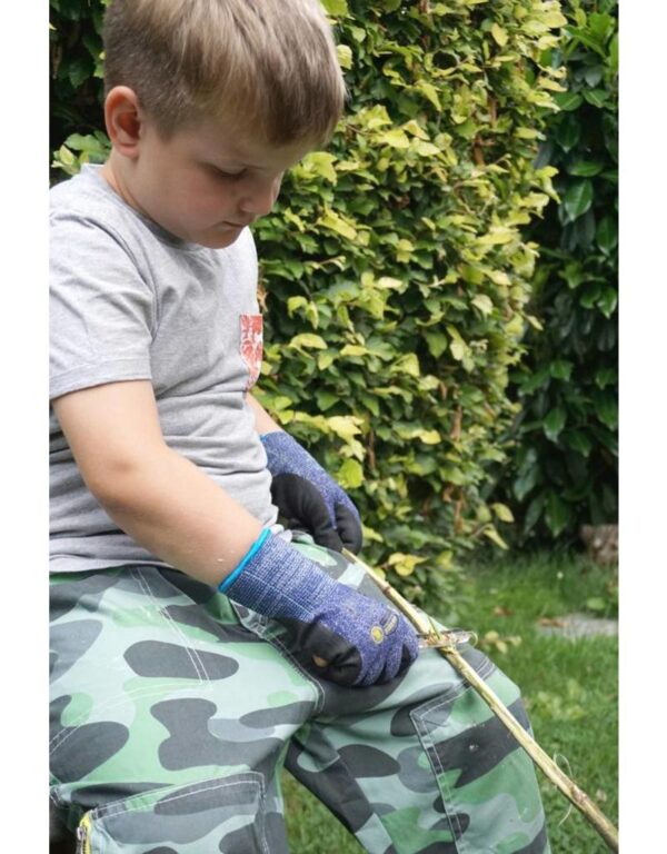 kids-at-work-zakmes-voor-stokken-slijpen (2) Kids at work Dunschiller: Veilig zakmes voor slijpen van stokken
