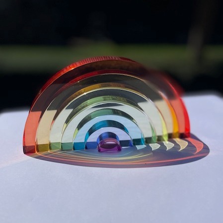 IMG_5041 (1) (1) Eduplay Acrylic Rainbow stones Eduplay Acryl Regenboogvormen – Spelen met Licht, Kleur & Schaduw