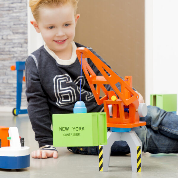 het-speellab-new-classic-toys-containerkraan-packaging New Classic Toys havenkraan voor rollenspel en motoriek