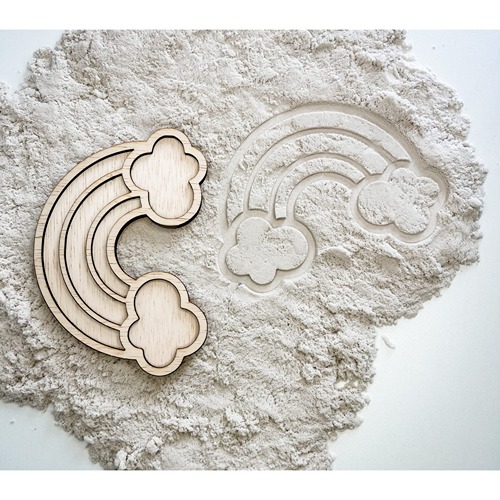 Leuk met Letters vultray regenboog met zand houten regenboog tray gevuld met speelrijst Het Speellab