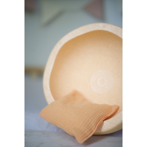 Pit-and-play-pittenzak-oranje-pastel-het-speellab Pittenzak oranje pastel regenboog sensory bean bag van Pit and Play bij Het Speellab