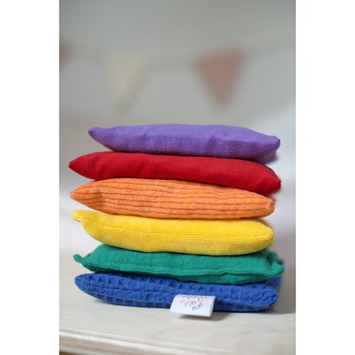 het-speellab-pittenzak-regenboog-sensorisch-speelgoed Open einde speelgoed pittenzak regenboogkleuren bij het speellab