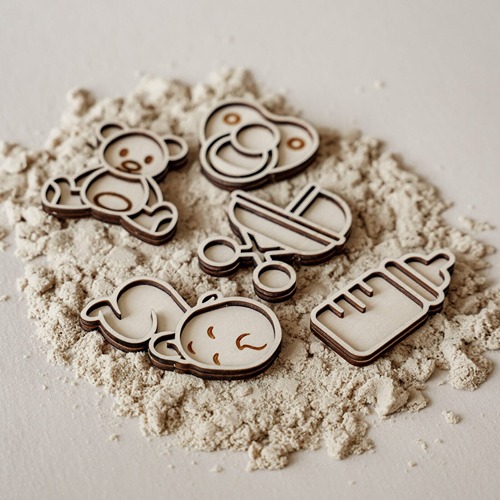 houten-fles-vultray-baby-leuk-met-letters Houten vultray baby thema voor sensorisch spel – Het Speellab