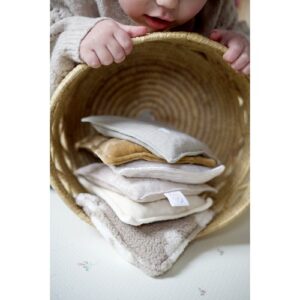 kirschkernkissen-naturel-sensorisch-speelgoed.jpg (1) Zachte sensory bean bags voor kinderen het speellab