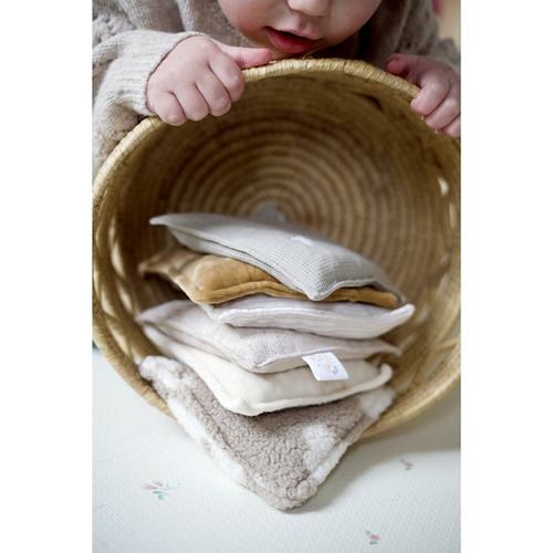 kirschkernkissen-naturel-sensorisch-speelgoed.jpg (1) Zachte sensory bean bags voor kinderen het speellab