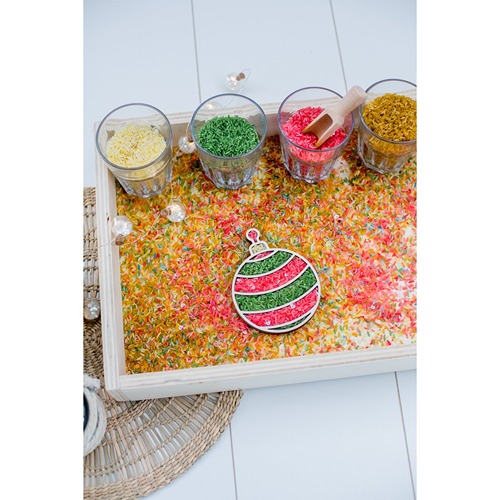 close-up houten vultray kerstbal voor open-einde spel