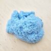 Close up van bultje blauw magicsand van sensoryfun voor sensorytafel