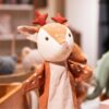 Clos-up van handpop hertenkalf egmont toys verkrijgbaar bij Het Speellab