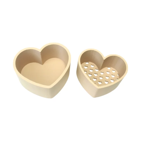 Twee zeefjes in hartvorm naast elkaar geet. Van Kids Kabinet verkrijgbaar bij Het Speellab